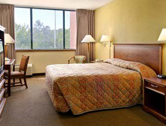 Days Inn & Suites Tallahassee Conference Center I-10 Hotel Стая снимка